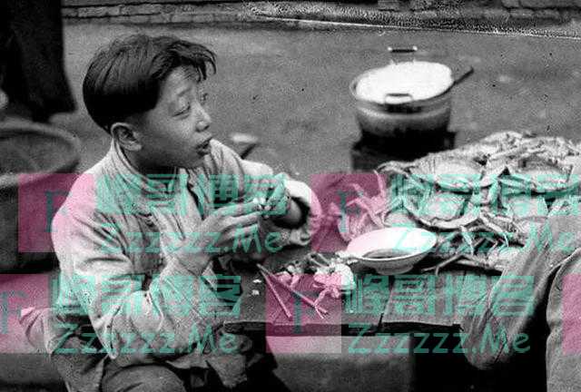 老照片辟谣：图一是“吃大闸蟹充饥”，图四是“袁世凯称帝登基”