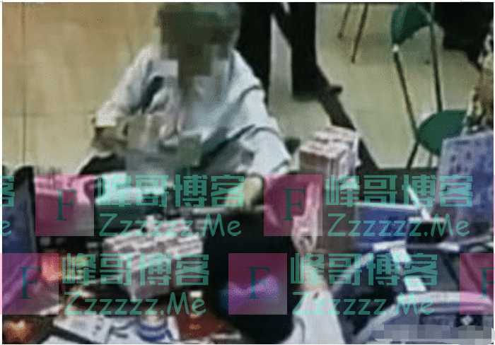 老奶奶去银行柜台取500元遭嫌弃,老奶奶:那就取两个亿