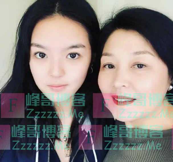 50岁哈文走出丧夫之痛，红发红唇造型迎新年，首次晒出男发型师