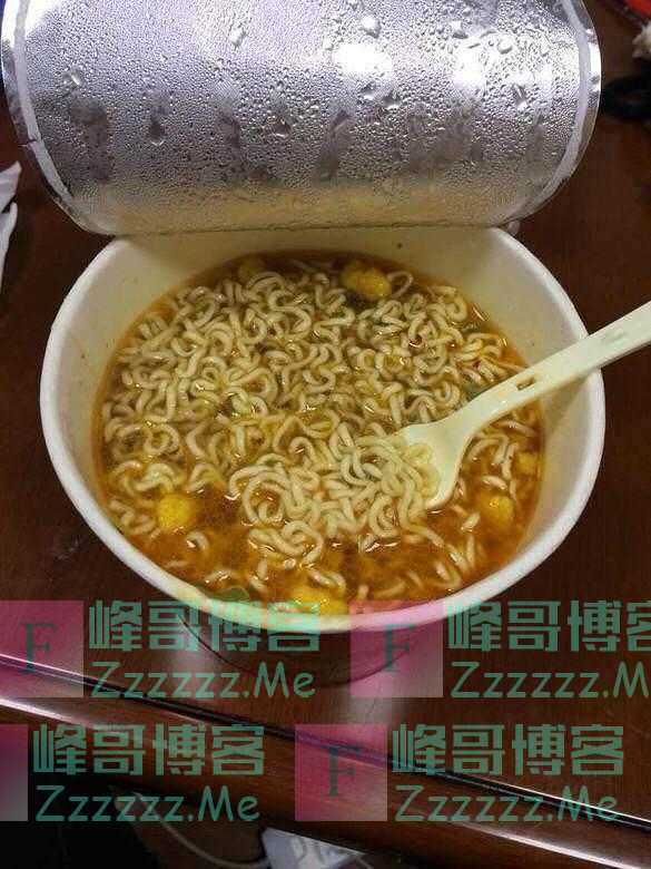 原来方便面煮和泡的口感差这么大,这么多年泡面都白吃了