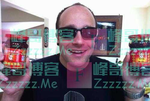 一土豪买200瓶老干妈,挑出里面所有“鸡肉”,网友:卖的是酱!