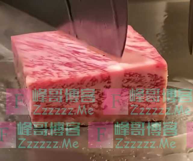 世界上最稀有的牛肉，烤出来的油清澈如水，刀轻轻一划就能切开