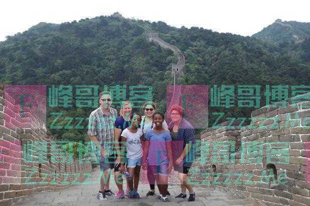 美国夫妇办45张信用卡，带4个娃看世界，用积分游22国，省下400万