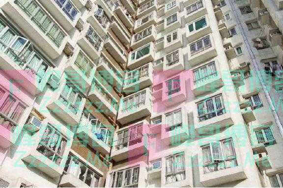 香港房子很多都没阳台，衣服都晾在哪里？今天算是见识到了