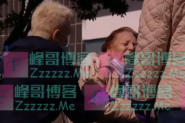 丈夫感染新冠去世,意大利老妇因病得不够重被医院拒收,绝望大哭