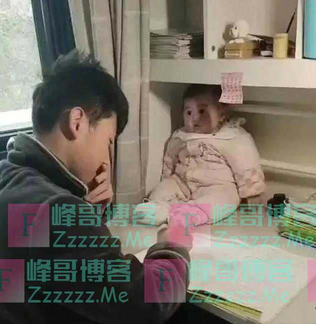 哥哥写卷纸遇难题，将妹妹拎来当“吉祥物”，网友：高考别忘了带