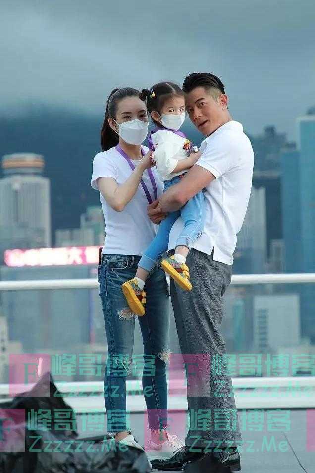 54岁郭富城真赢家!同框小22岁娇妻像同龄人,女儿眉清目秀好漂亮