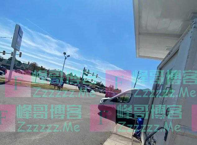 不满每小时110元，美国快递小哥说他很累，把车丢在一旁就辞职了