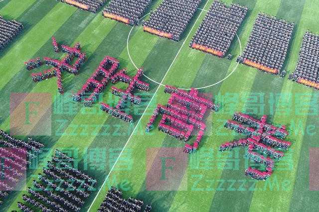 高考首日采访又出幺蛾子，考生积极上镜只为说句“记得加强SG553”!