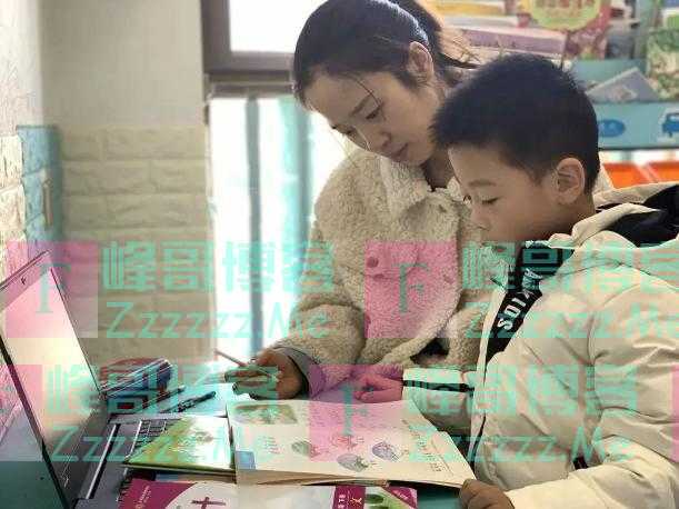 站着说话不腰疼,育儿专家猛批中国家长接孩子,现实却不允许