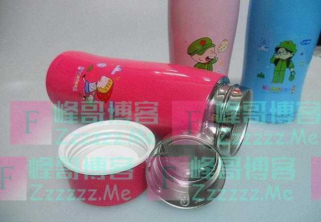 央视已曝光！这种保温杯别再给孩子用了，热水倒入2秒变“毒水”
