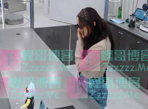 20岁欧阳娜娜胖到认不出,参加时尚节目不带衣服、没有礼貌被网友吐槽