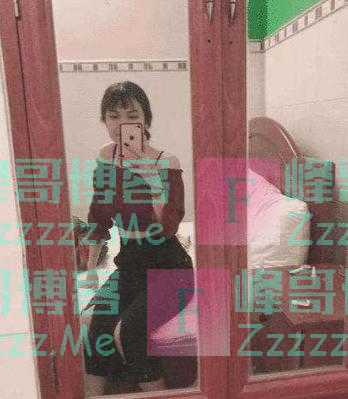 “老婆出差在宾馆给我发照片，桌子里那个是胶水吗”，你看看墙吧
