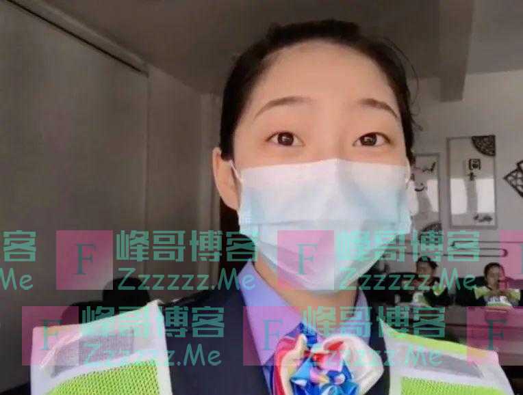 这个小姐姐的微笑火了！网友直呼被治愈