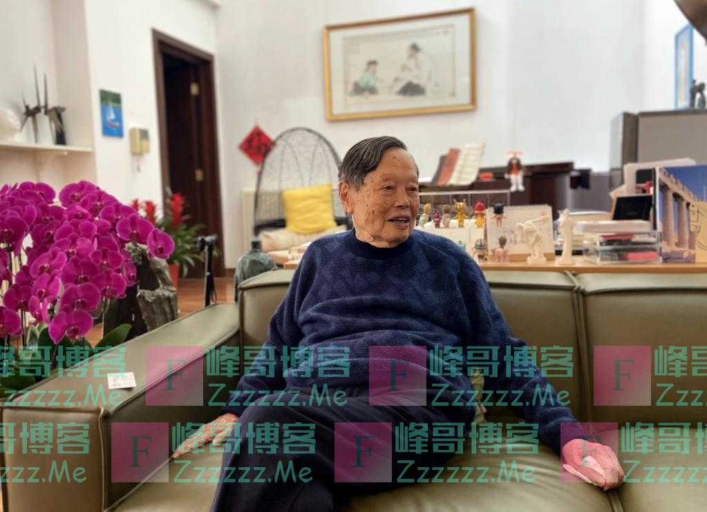 99岁杨振宁寄语青年学子：要清楚方向、选对方向