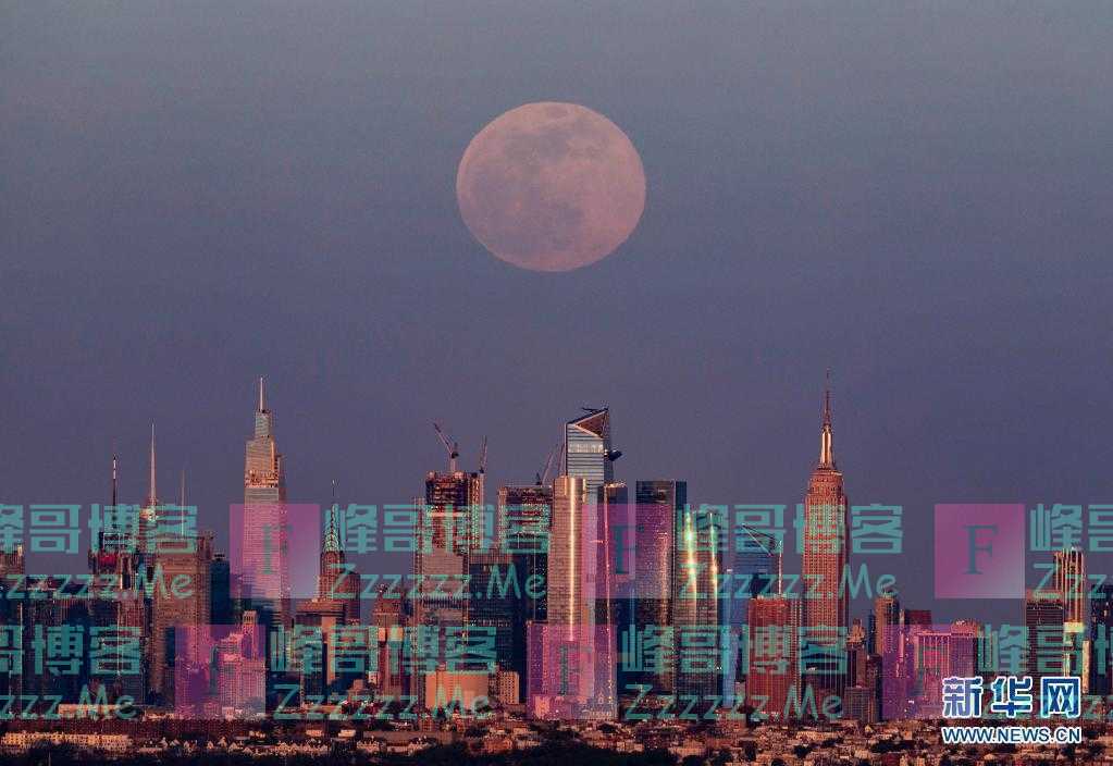 “超级月亮”现身纽约夜空