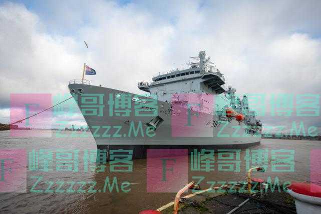 还没开到南海呢，英国海军航母编队里这重要且唯一的舰船先不行了