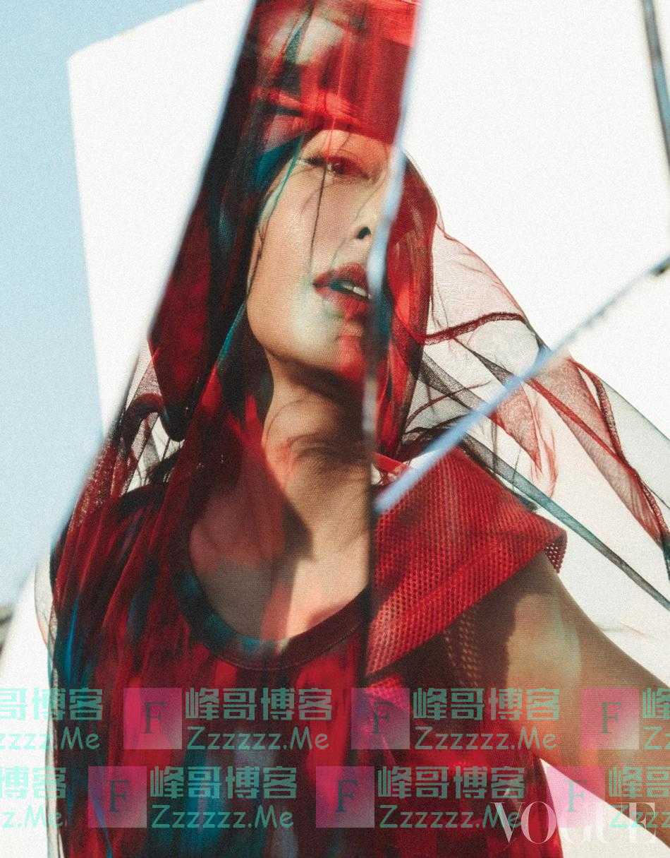 秦岚登杂志 春日阳光中演绎刚柔并济