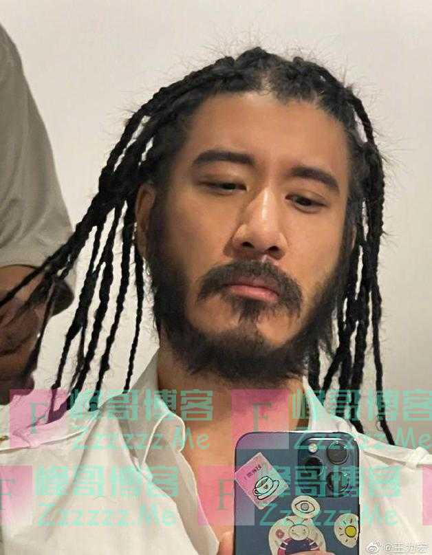 王力宏45岁生日晒照 长发胡须造型显狂野