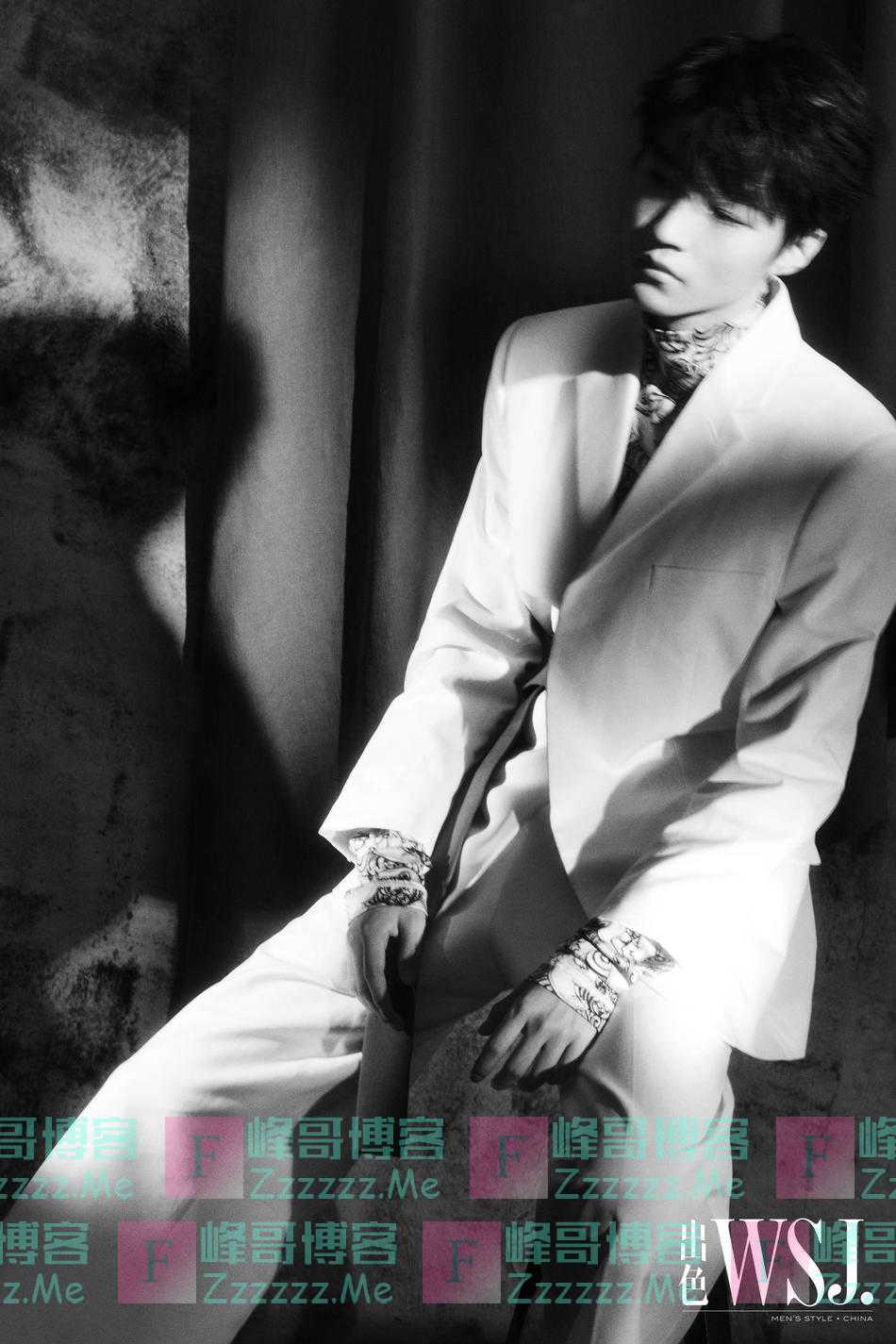 王俊凯登五月刊封面 时尚有型清爽帅气