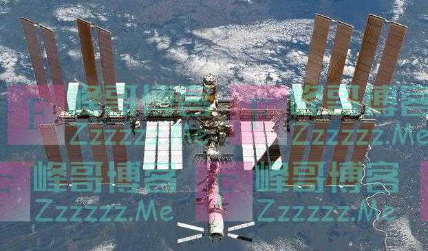 国际空间站机械臂被“太空垃圾”击中 破了一个小洞