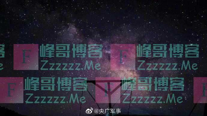 太美了！空降兵拍摄绝美星空壁纸，领略军营别样的美