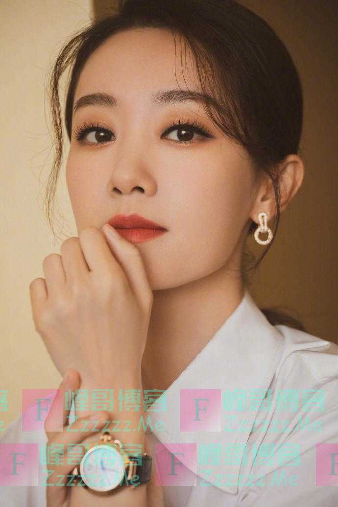 张小斐黑白造型   展现优雅气质！