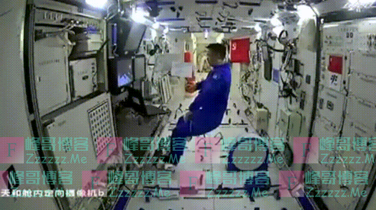 航天员出舱成功 机械臂发挥重要作用