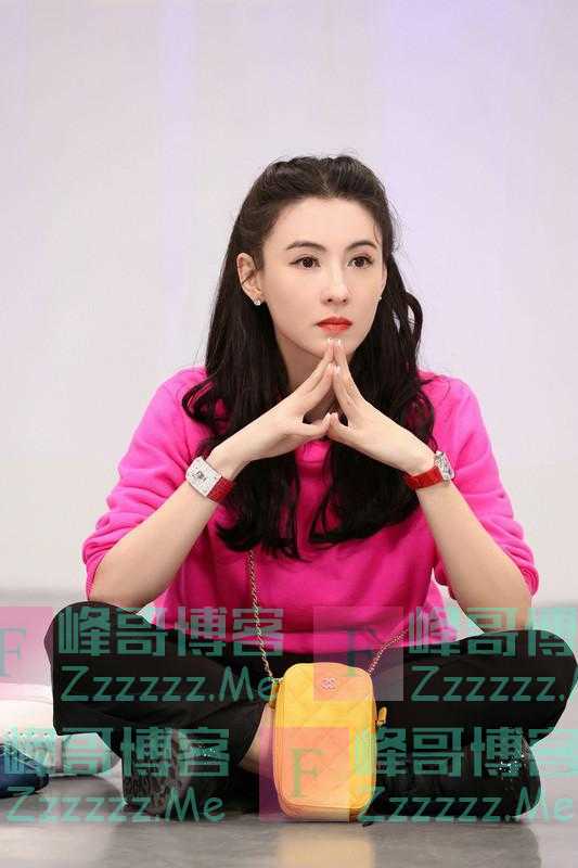 张柏芝玫红卫衣靓丽优雅 甜美笑容显迷人气质