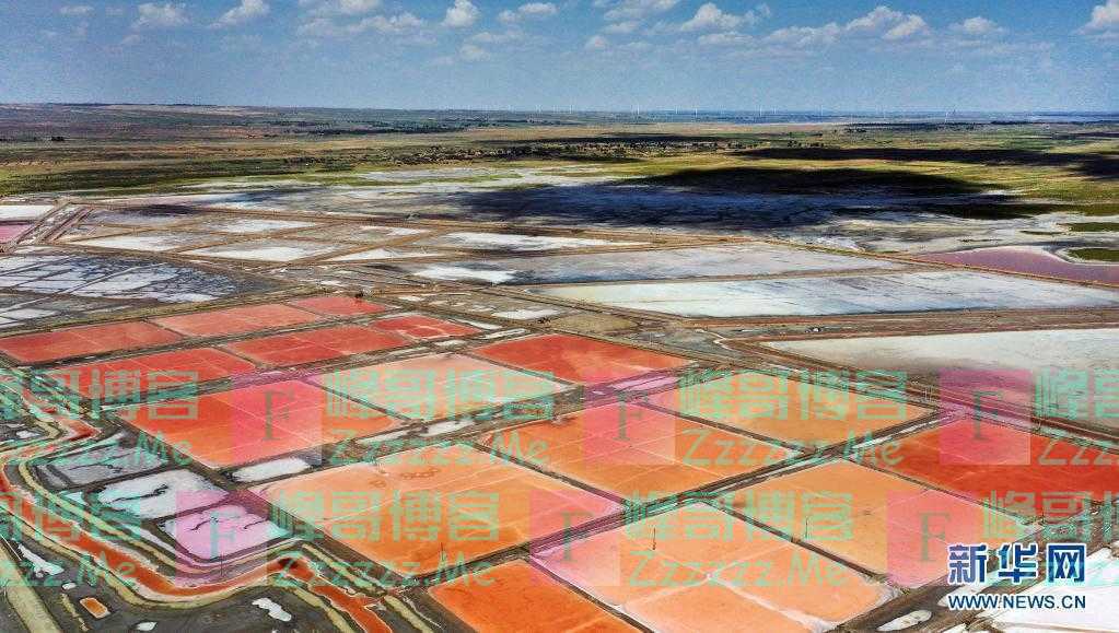 五彩斑斓的陕北盐湖群