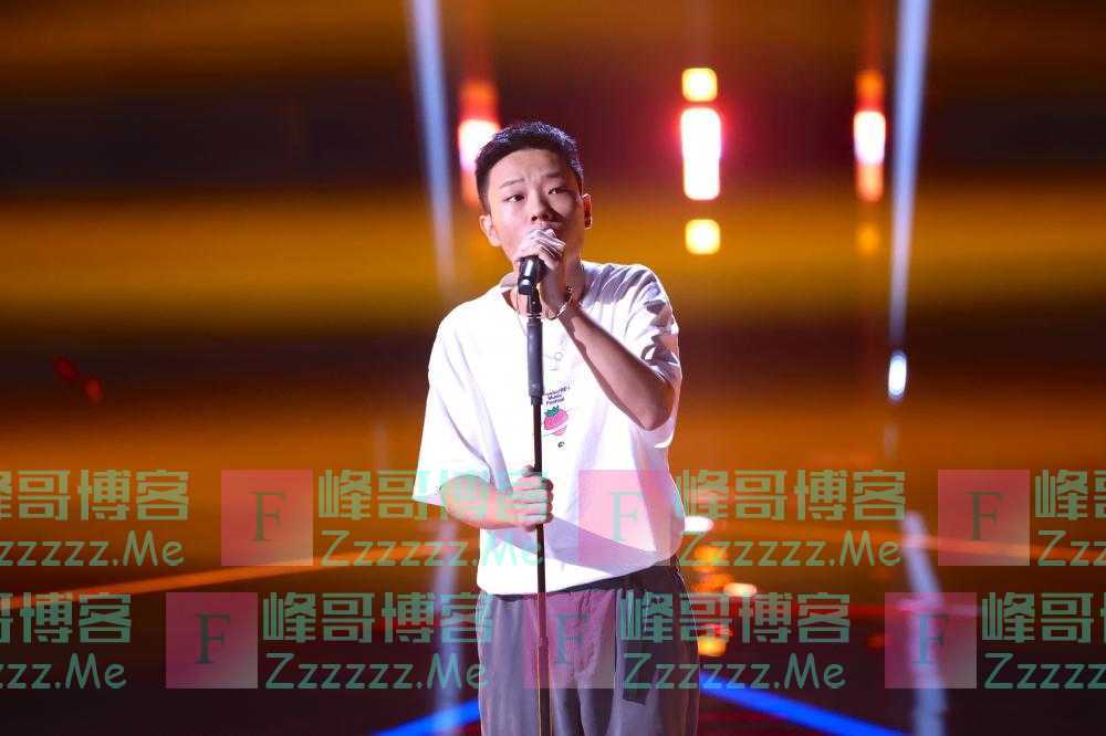 明星身上发生过的故事又来了！上周《好声音》火了的学员铁柯楠：陪朋友参加却走到了今天