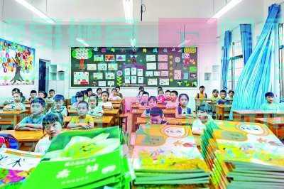 国货潮、节俭风引领开学消费