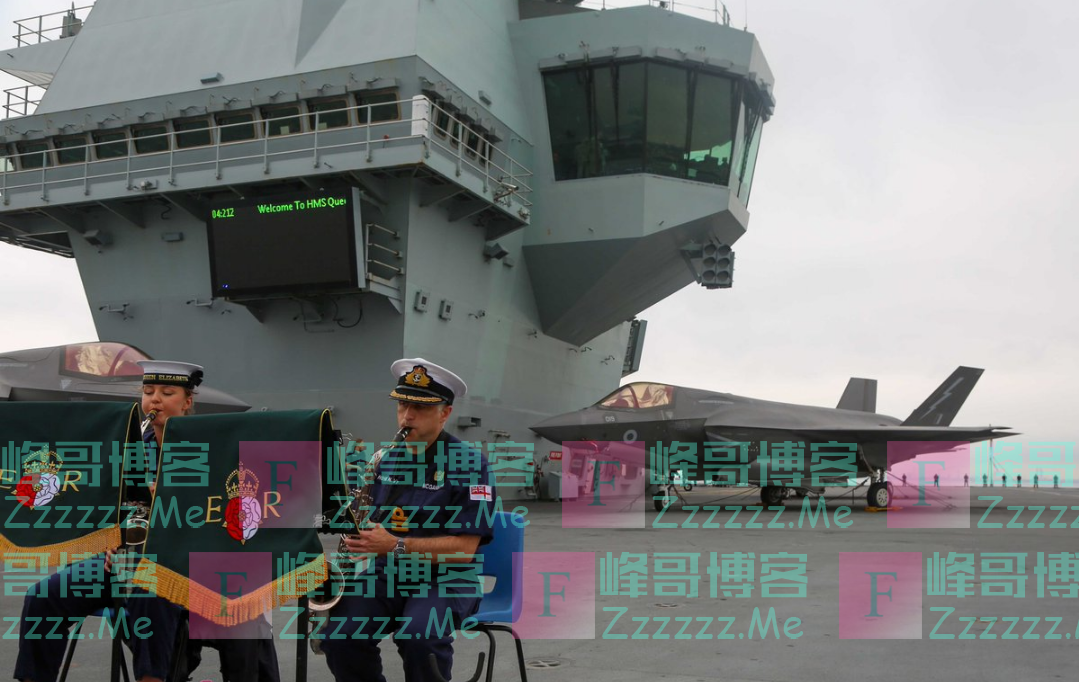 日本防卫相首次登上到访的英国航母，参观F-35B隐形战机