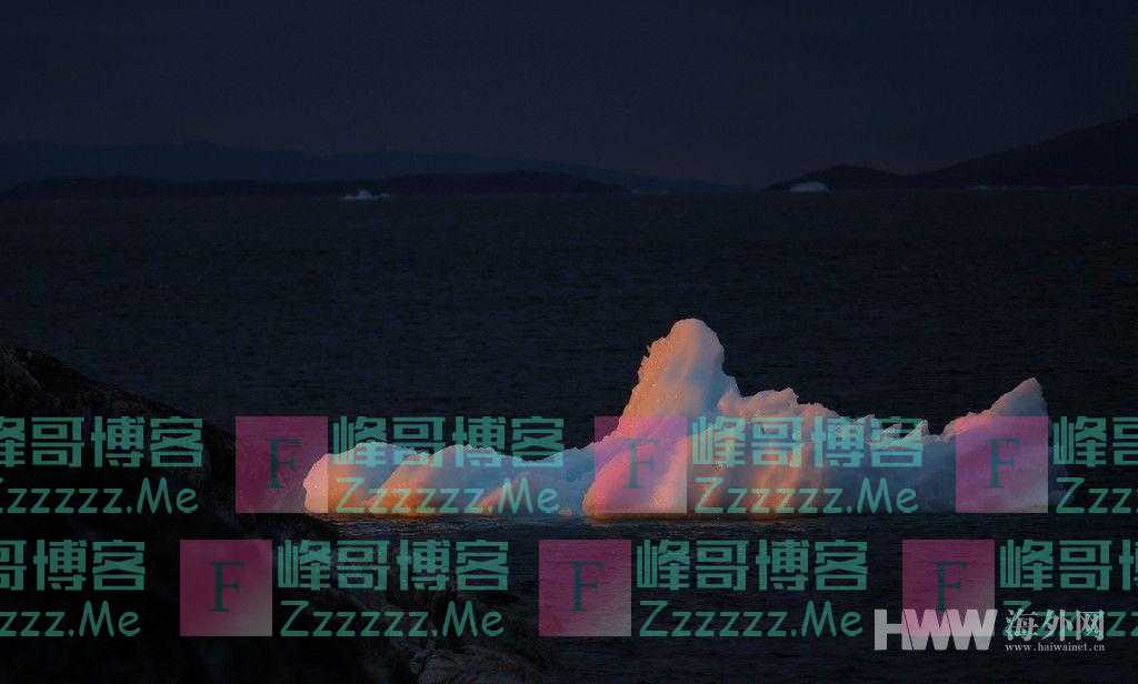 格陵兰岛冰山漂过 夕阳映照冰雪美如画