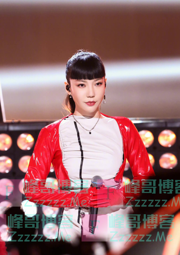 隐退三年的吴莫愁归来，主动按下“暂停键”