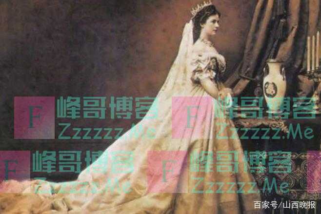 茜茜公主的星星发饰好多，除了肖像画上的27颗，她还有各种形状的