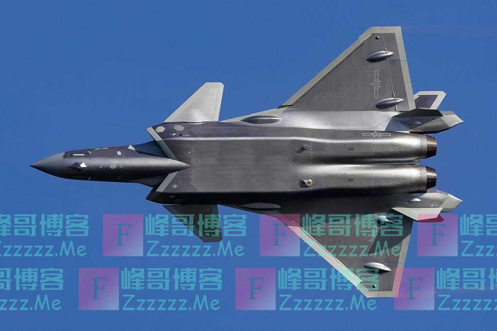 2021珠海航展：战机轰鸣！歼-20飞过上空进行训练