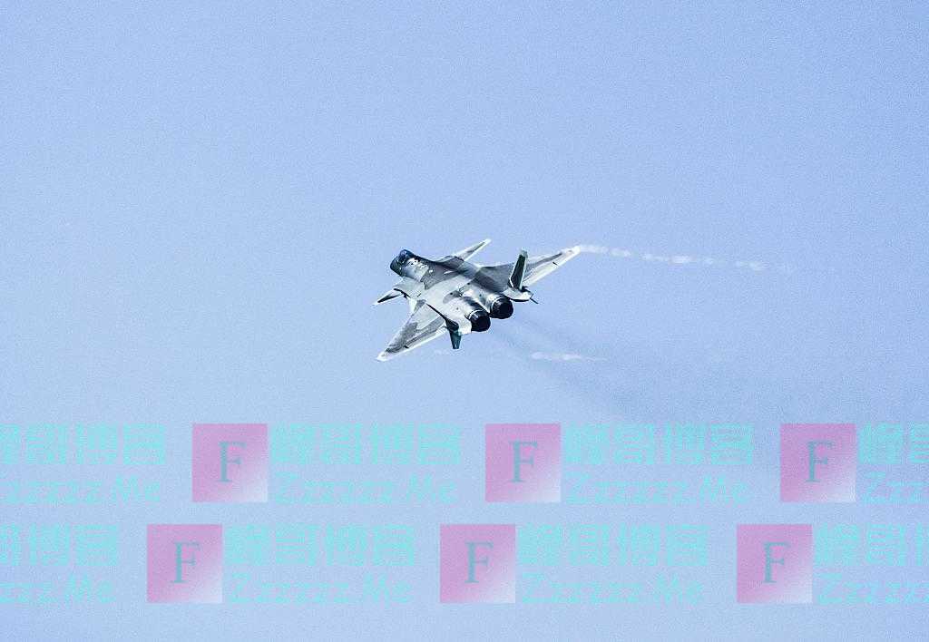 2021珠海航展:歼-20进行空中表演