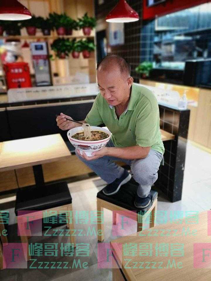 有凳子不坐蹲起来,记住乡愁!