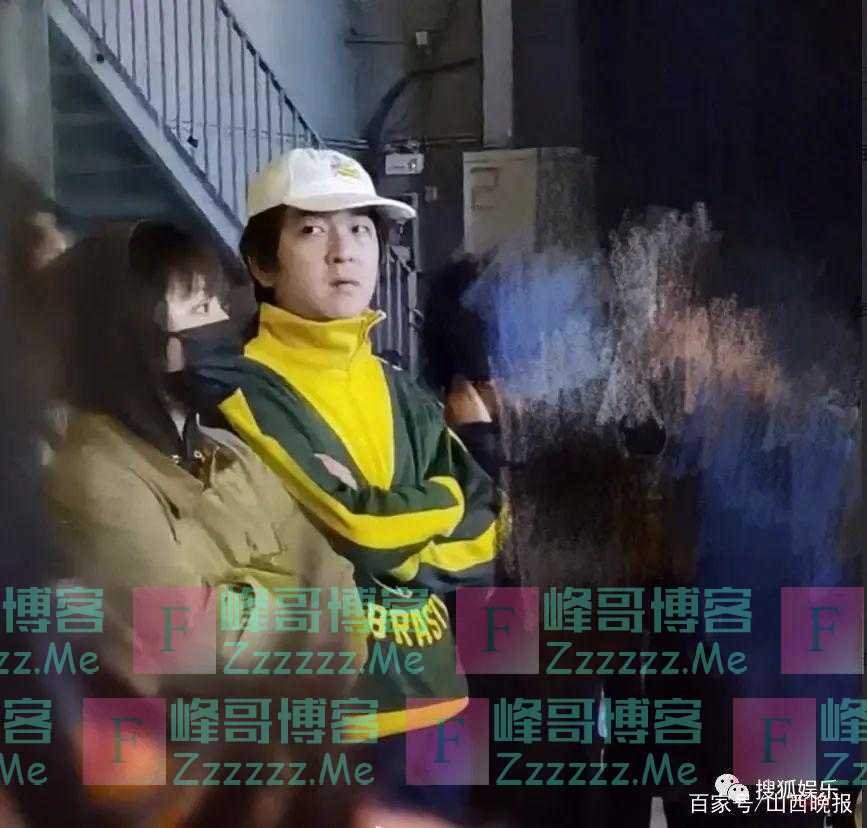 马思纯张哲轩现身音乐节 无视外界唱衰仍甜蜜