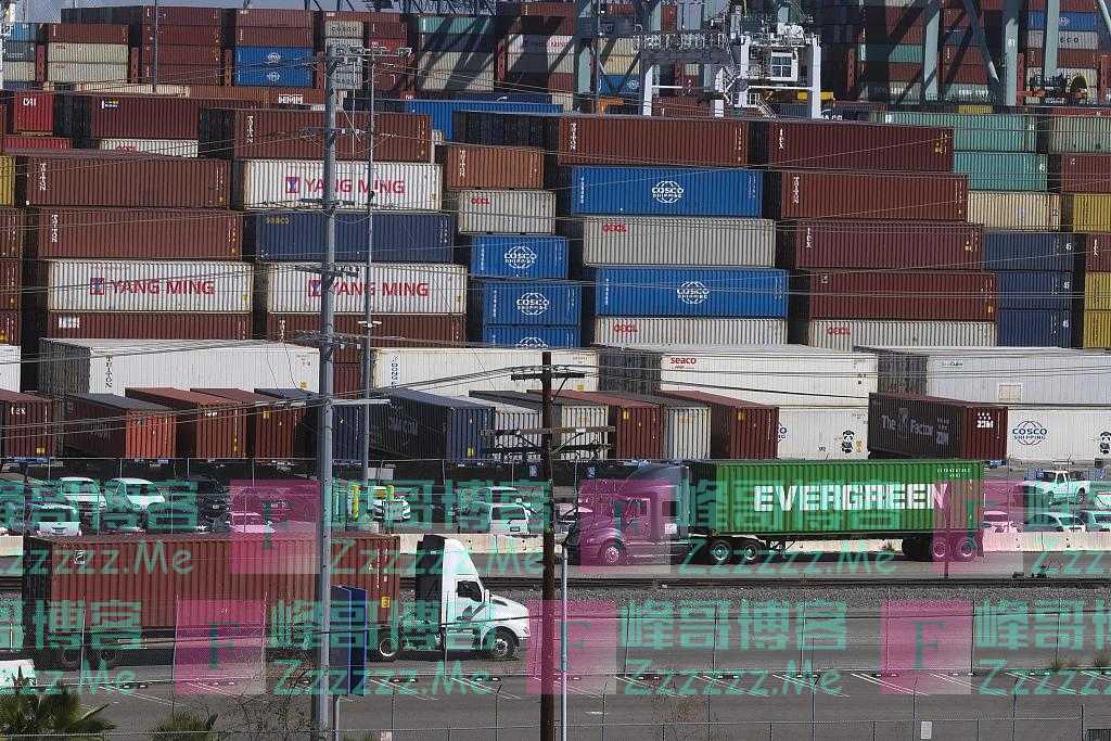 美国洛杉矶港口拥堵 20万集装箱积压
