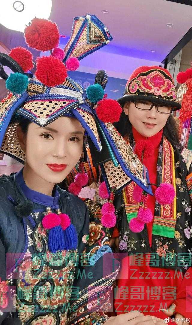 自律的人会有什么结果？55岁李若彤晒与63岁杨丽萍合影