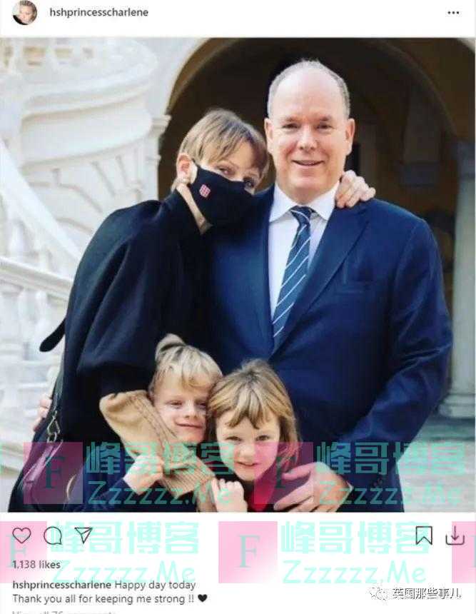 摩纳哥夏琳王妃在南非待了10个月终于回家!貌似还养了一条新狗狗