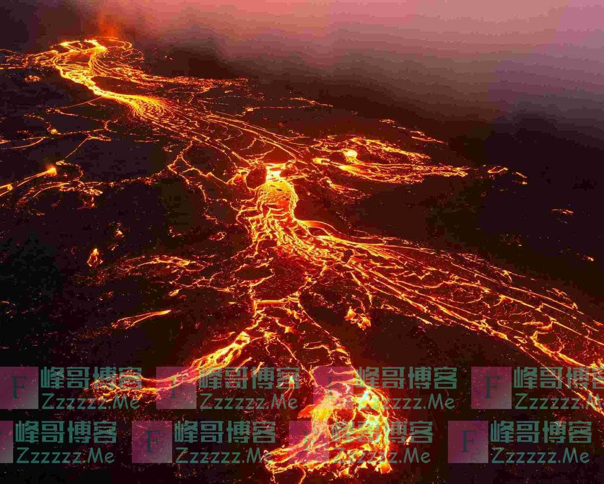 摄影师用无人机近距离拍摄火山熔岩流淌 呈现大自然震撼力量