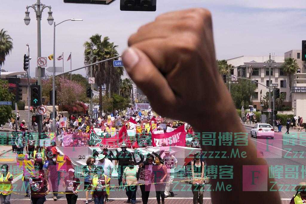 外媒：美国工人受够资方剥削 正以创纪录速度罢工辞职