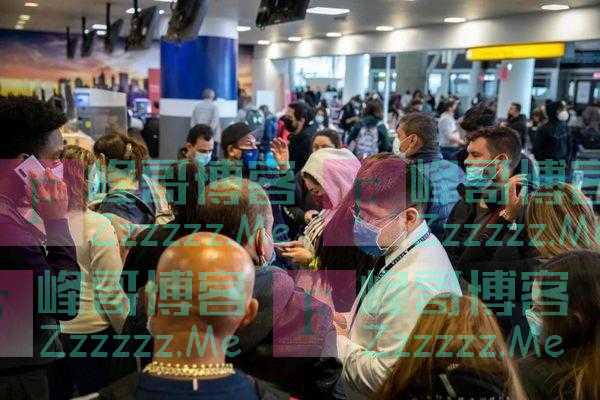 做不上的核酸检测、拿不到的报告、被取消的航班……美国人这个假期太糟心