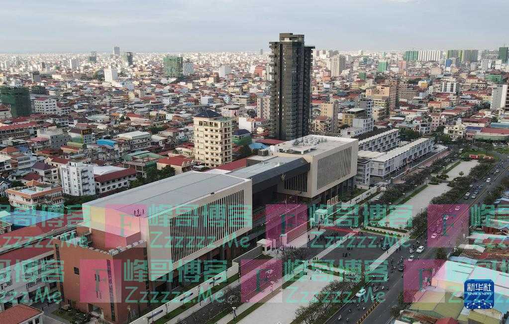 中企承建的柬埔寨国防部办公楼正式投入使用