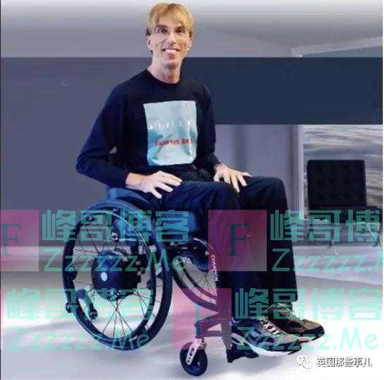 渐冻症科学家将自己改造成半肉体半机械，用眼球控制轮椅行动！