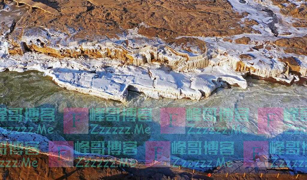 陕西延安：黄河壶口瀑布出现流凌景观