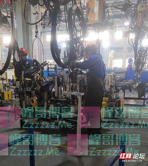 谁抢走了工厂里的年轻人?年轻人不爱进工厂可能不只是钱的事